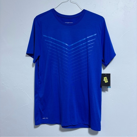 The Nike Tee Athletic Cut NWT Men's Large Dri-Fit Short Sleeve T Shirt Active - Picture 1 of 10